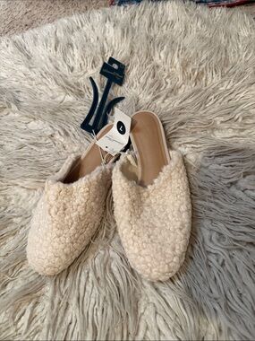 Universal Thread Cream Plush Sherpa Slip-On Mules